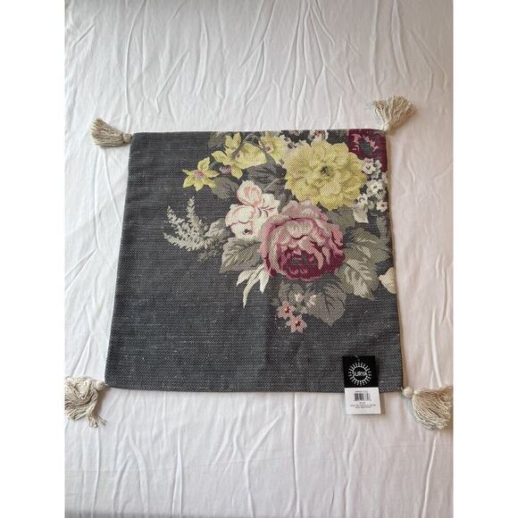 Surya Pillow Covers NWT 22x22 Set Of 2 Muted Floral Cottage BOHO tasseled Zip - Picture 2 of 8